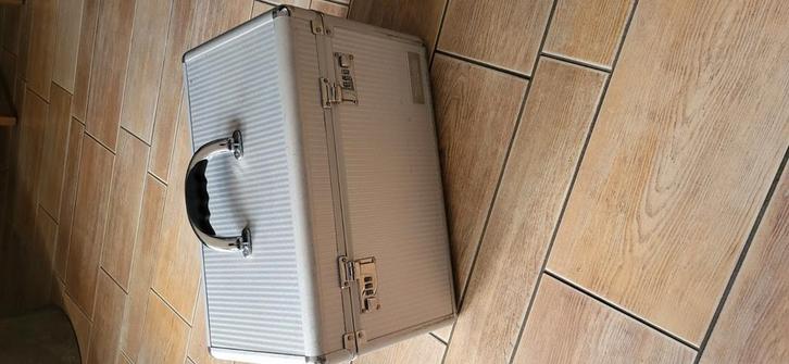 Hondentrim koffer met inhoud, Hobby en Vrije tijd, Cursusmateriaal, Meerdere media, Ophalen