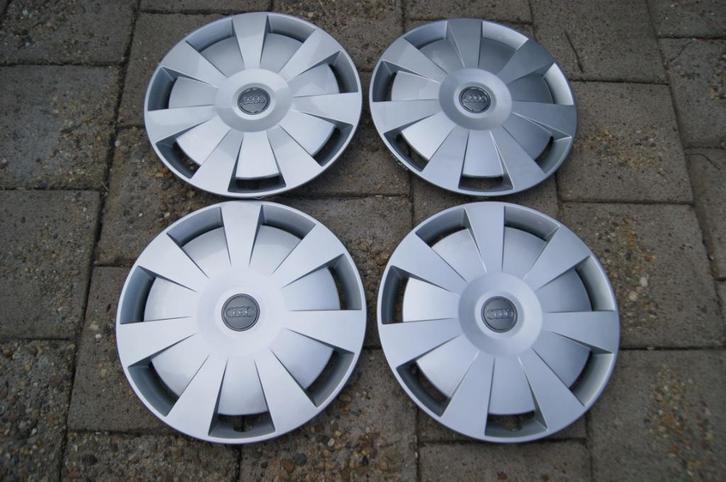 Set van 4 originele wieldoppen Audi A3 16 inch (Nieuw), Auto diversen, Wieldoppen, Nieuw, Ophalen of Verzenden