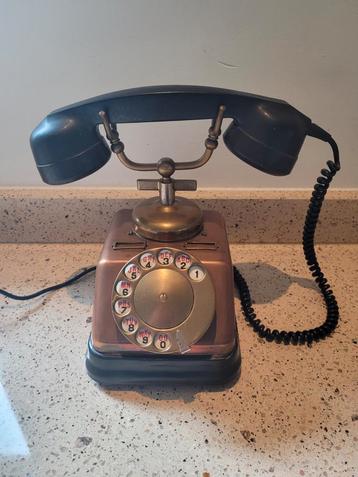 Antieke telefoon Jaren '30 koper bakeliet draaischijf