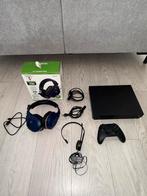 Xbox one X 1TB met een controller en headsets, Spelcomputers en Games, Ophalen, Zo goed als nieuw, 1 TB, Met 1 controller