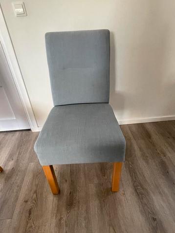 4 eetkamerstoelen l.blauw. Stevige kwaliteit hoog zitcomfort beschikbaar voor biedingen