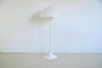Panthella vloerlamp Verner Panton voor Louis Poulsen beschikbaar voor biedingen