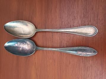 2 grote verzilverde versierde lepels beschikbaar voor biedingen