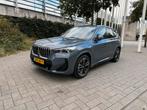 BMW X1 Xdrive30e 326pk 2023 Grijs, Auto's, 1800 kg, Bruin, Vierwielaandrijving, 1835 kg