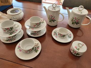 Theeservies met rozen van Villeroy en Boch. Vintage beschikbaar voor biedingen