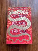 Illumicrate She who became the sun - Shelley Parker-Chan, Boeken, Ophalen of Verzenden, Zo goed als nieuw, Shelley Parker-Chan