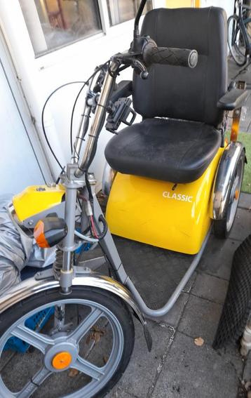SCOOTMOBIEL HUKA CLASSIC  beschikbaar voor biedingen