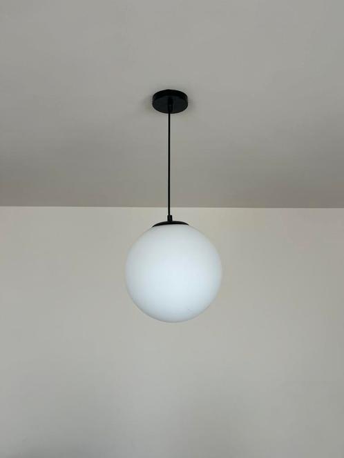 Bollenlamp van opaalglas – €50, Huis en Inrichting, Lampen | Plafondlampen, Zo goed als nieuw, Ophalen of Verzenden