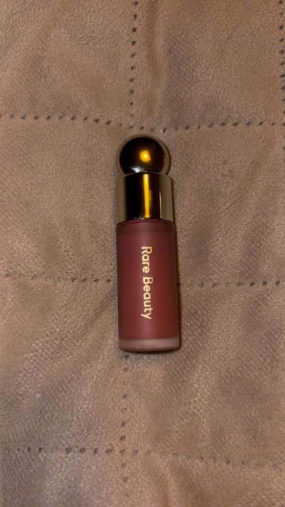 Rare Beauty Mini Blush - Hope - ZGAN, Sieraden, Tassen en Uiterlijk, Uiterlijk | Cosmetica en Make-up, Zo goed als nieuw, Make-up