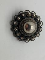 V732 Prachtige zilveren broche zeeuwse knoop, Ophalen of Verzenden, Zilver, Broche
