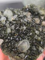Epidote met bergkristal, Ophalen of Verzenden, Mineraal