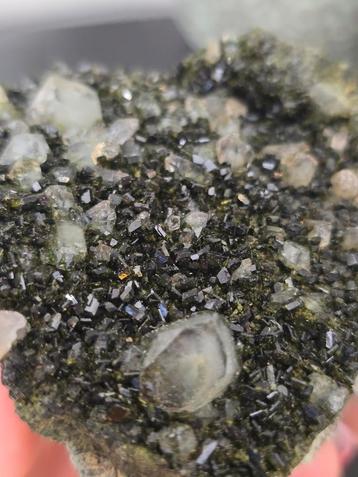 Epidote met bergkristal beschikbaar voor biedingen