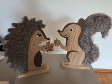 Herfstdecoratie dier (egel en eekhoorn) beschikbaar voor biedingen