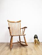 Houten landelijke schommelstoel. Vintage rocking chair., Huis en Inrichting, Fauteuils, Ophalen, O, O, 75 tot 100 cm