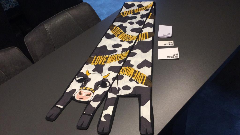 Love Moschino zijden sjaaltje koe (ruim 150 cm), Ophalen of Verzenden, Nieuw