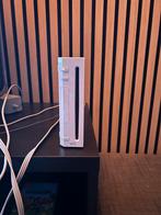 Nintendo WII met spellen en accessoires, Spelcomputers en Games, Ophalen, Zo goed als nieuw, Met 2 controllers