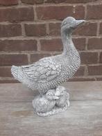 Eend met kuikens betonnen beeld tuinbeeld beton, Ophalen of Verzenden, Nieuw