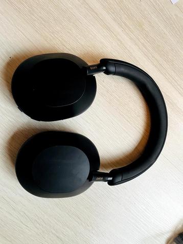 sony wh-1000xm5 Noice Cancelling Bluetooth Headphones. 