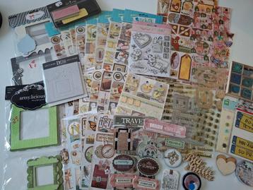 Super veel scrapspullen embellishments, stickers, chipboard  beschikbaar voor biedingen