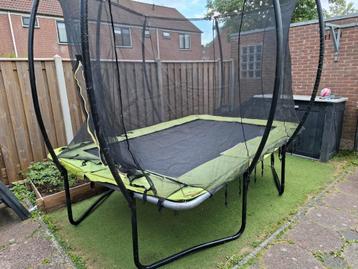grote trampoline 305 x 214 cm beschikbaar voor biedingen