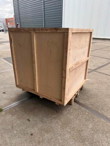 GRATIS Krat 124 x 124 x 124 cm beschikbaar voor biedingen