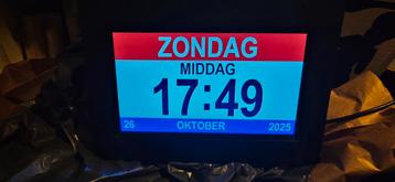 Digitale ouderen / senioren Kalenderklok - Nieuwstaat! beschikbaar voor biedingen