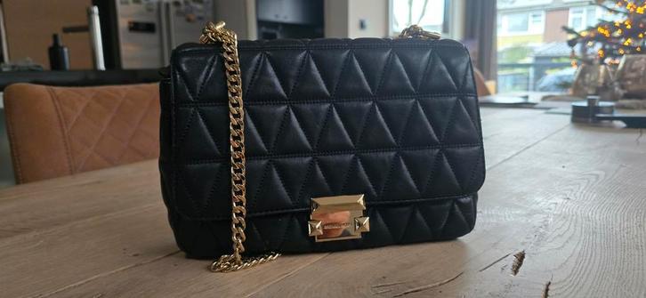 Elegante zwarte Michael Kors schoudertas, Sieraden, Tassen en Uiterlijk, Tassen | Damestassen, Zo goed als nieuw, Schoudertasje
