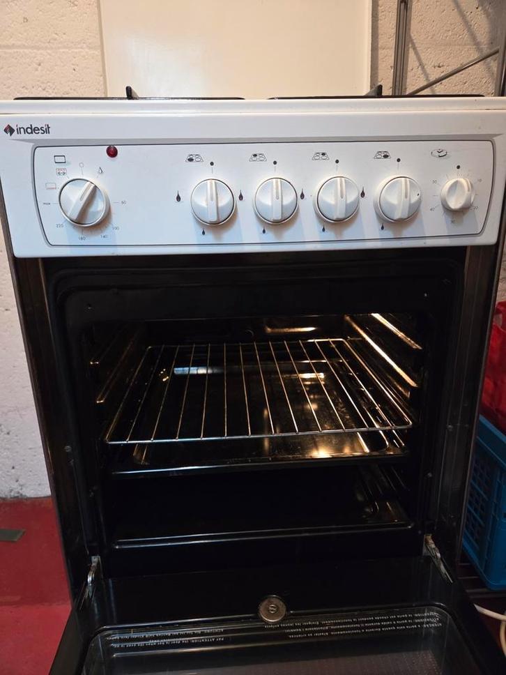 Fornuis, Witgoed en Apparatuur, Fornuizen, Zo goed als nieuw, Vrijstaand, Gas, 4 kookzones, 85 tot 90 cm, 45 tot 60 cm, Ophalen