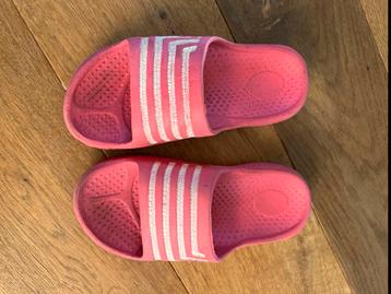 Meisjes slippers maat 30 roze beschikbaar voor biedingen