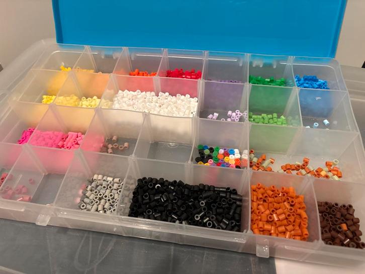 Grote doos strijkkralen, Hobby en Vrije tijd, Knutselen, Zo goed als nieuw, Overige typen, Ophalen of Verzenden