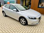 Volvo V40 2.0 D2 120PK 2017 Grijs, Auto's, Volvo, Voorwielaandrijving, Stof, Zwart, 4 cilinders