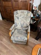 Comfortabele fauteuil met houten frame, Ophalen, Gebruikt, 75 tot 100 cm, 50 tot 75 cm