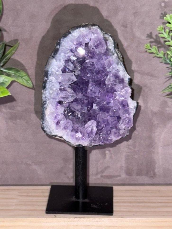 Amethist op standaard - 406 gram, Verzamelen, Mineralen en Fossielen, Mineraal, Ophalen of Verzenden