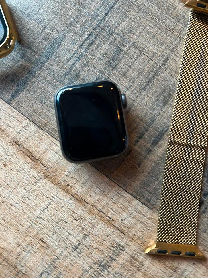 Apple Watch Series 5 – 40mm (Zwart/Grijs), Sieraden, Tassen en Uiterlijk, Smartwatches, Zo goed als nieuw, iOS, Zwart, Ophalen of Verzenden
