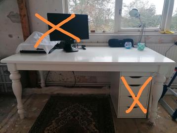 Gratis: Witte houten eettafel / bureau  beschikbaar voor biedingen