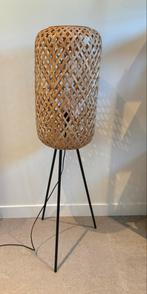 Rieten Vloerlamp met Driepoot - 140cm, Huis en Inrichting, Lampen | Vloerlampen, Ophalen, Zo goed als nieuw, Hout, 100 tot 150 cm