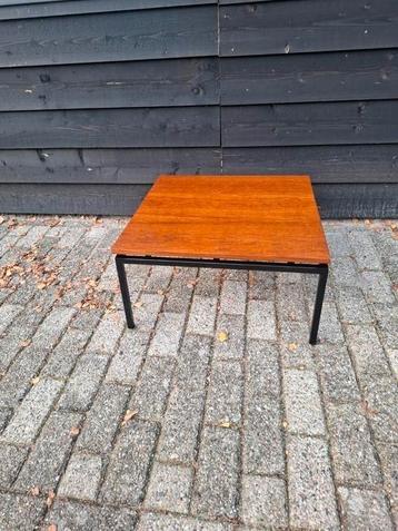 vintage salontafel beschikbaar voor biedingen