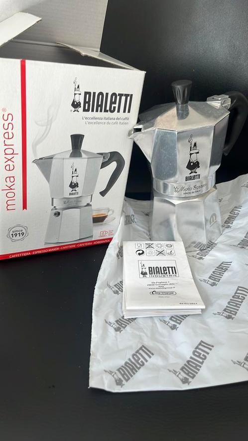 Bialetti Moka Express 4 kops, Witgoed en Apparatuur, Koffiezetapparaten, Zo goed als nieuw, Espresso apparaat, Ophalen of Verzenden