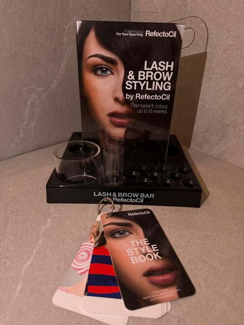 RefectoCil Lash & Brow Bar Display + Style Book, Sieraden, Tassen en Uiterlijk, Uiterlijk | Cosmetica en Make-up, Zo goed als nieuw