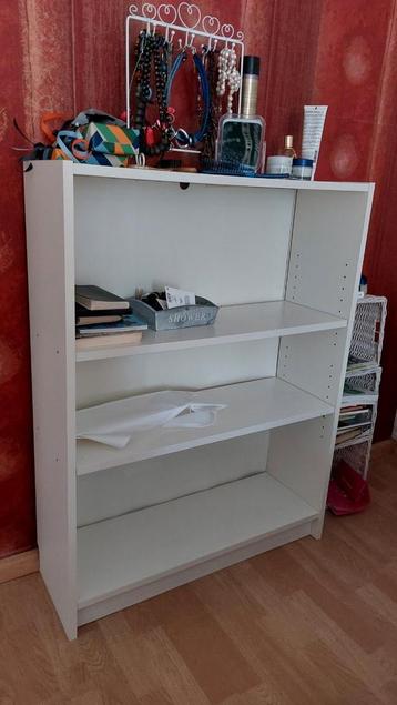 Billie Ikea boekenkast beschikbaar voor biedingen