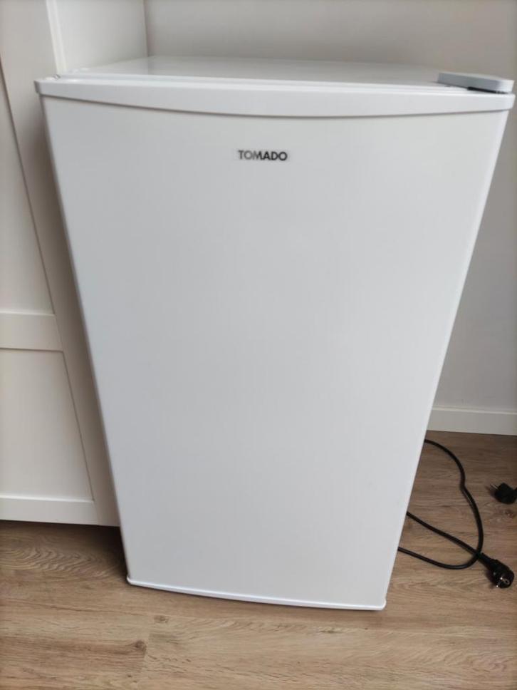 Tomado tafelmodel koelkast, Witgoed en Apparatuur, Koelkasten en IJskasten, Zo goed als nieuw, Zonder vriesvak, 100 tot 150 liter