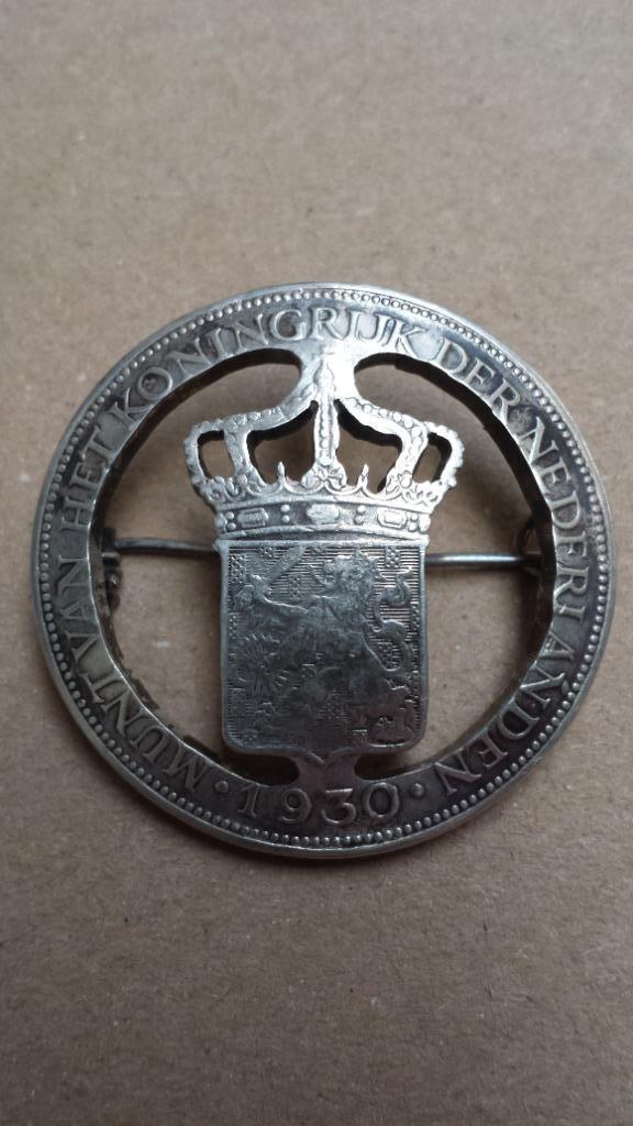 BROCHE <> Zilveren RIJKSDAALDER Wilhelmina 1930 Nederland, Postzegels en Munten, Munten | Nederland, 2½ gulden, Koningin Wilhelmina