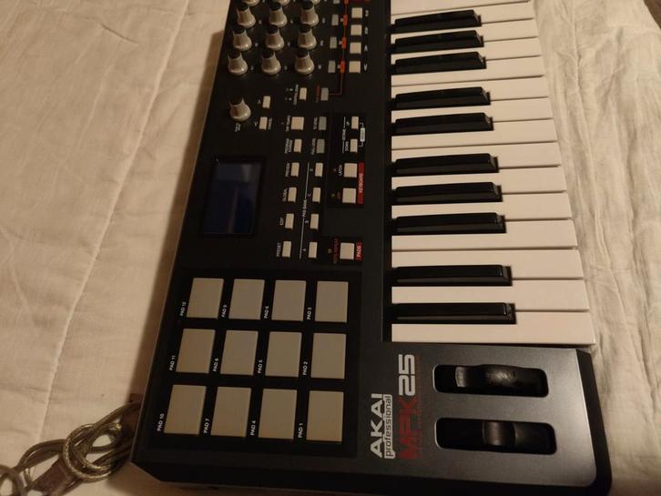 Akai MPK25 MIDI Keyboard Controller, Muziek en Instrumenten, Keyboards, Gebruikt, Overige aantallen, Overige merken, Aanslaggevoelig