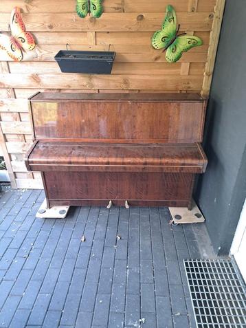 Goedwerkende piano beschikbaar voor biedingen