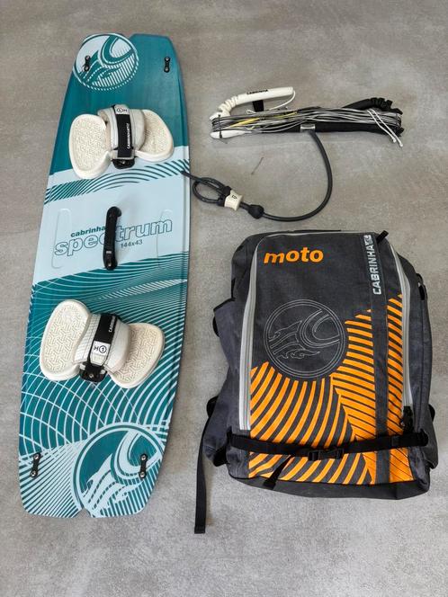Cabrinha Moto 10m + Cabrinha Spectrum 144x43 + Cabrinha Bar, Watersport en Boten, Kitesurfen, Gebruikt, Kitesurf-set, 10 m², Twintip