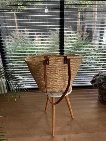 Strandtas riet/rotan met leren straps beschikbaar voor biedingen