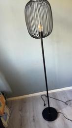 Zwarte metalen vloerlamp, Huis en Inrichting, Lampen | Vloerlampen, Ophalen, Gebruikt, Metaal, 150 tot 200 cm