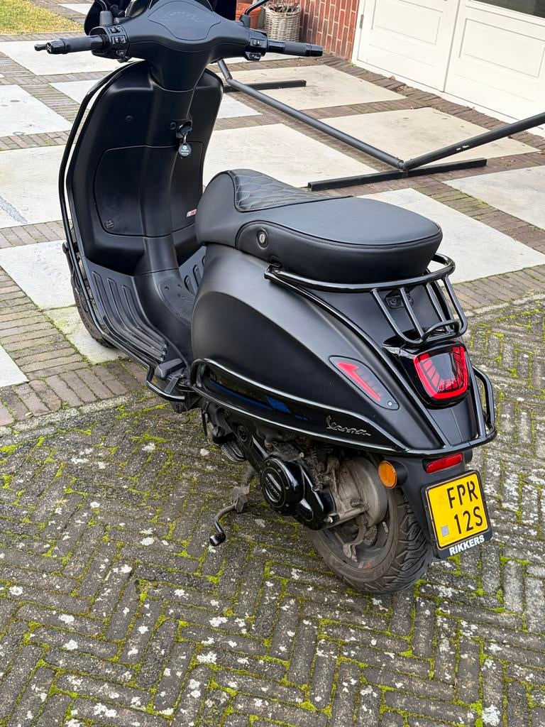 Vespa Sprint 50 - 2023 - Custom Opties, Fietsen en Brommers, Scooters | Yamaha, Zo goed als nieuw, Overige modellen, Maximaal 45 km/u