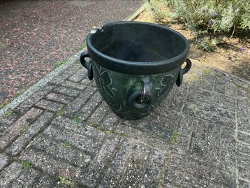 Antieke bloembak, zwart met groen. beschikbaar voor biedingen