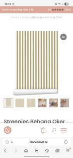 Binnenzoet streepjesbehang oker, Huis en Inrichting, Stoffering | Behang, Ophalen of Verzenden, Minder dan 10 m², Wit, Streepjes